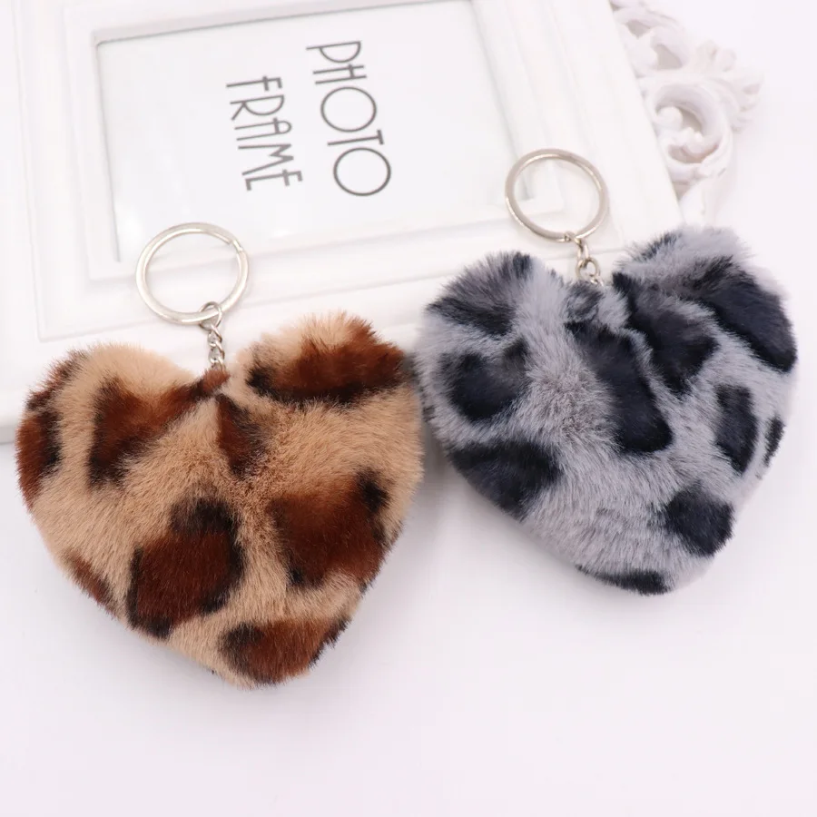 Breloczek Pluszowy Miłość Zimowy Dodatek do Torebki Damskiej Modny Pompon z Futra Dekoracja Samochodowa Mały Prezent