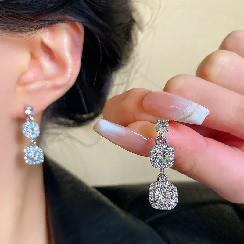 Exquisite Shining Rhinestone Square Pendant Stud Earrings for Women New Fashion Trend Personality Elegant Ladies Party Jewelry