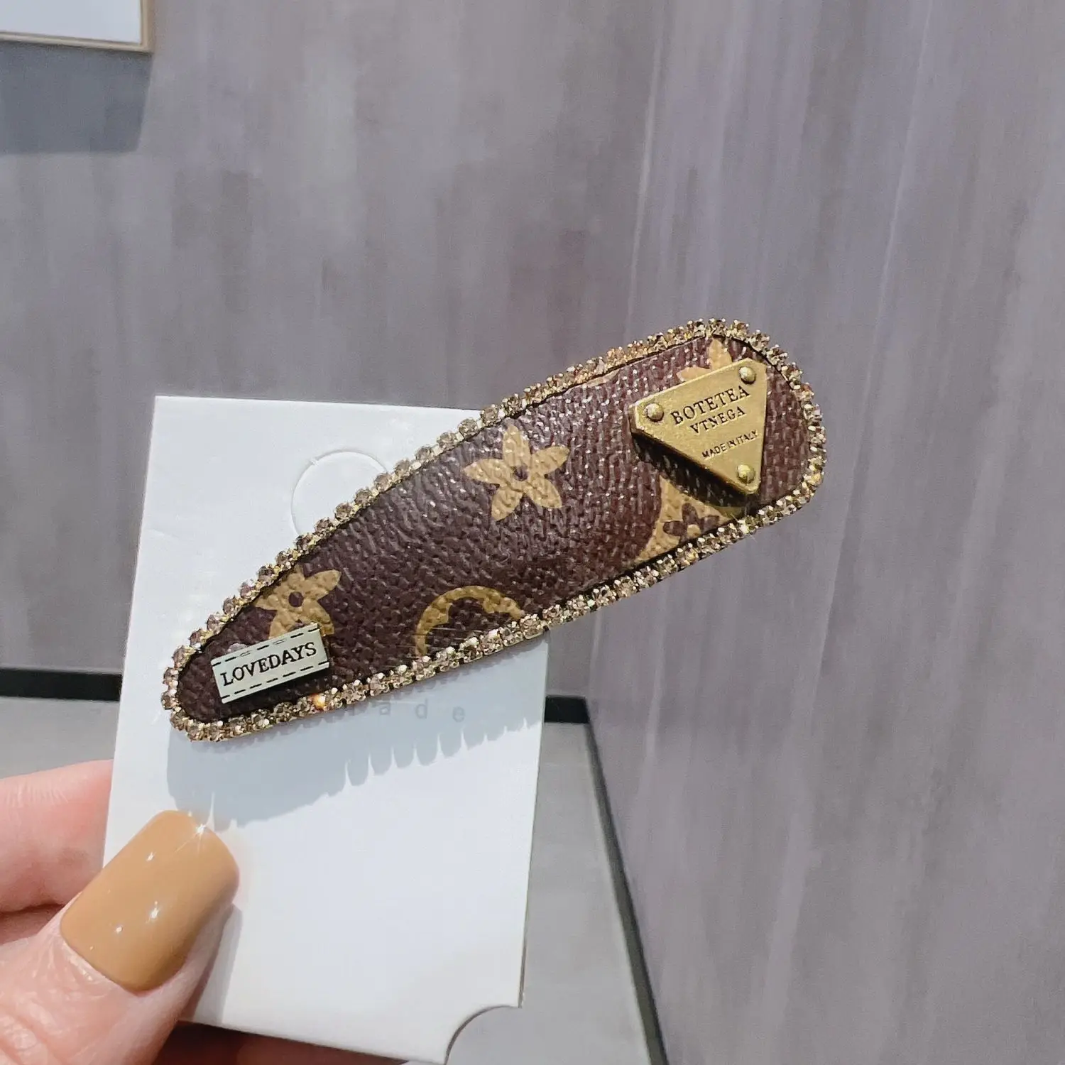 

Luxury Y2K Best Seller Hair Clips for Bangs – French Retro Print Side Hairpins Elegant Premium 2025 Hot Sale Trendy Accessories