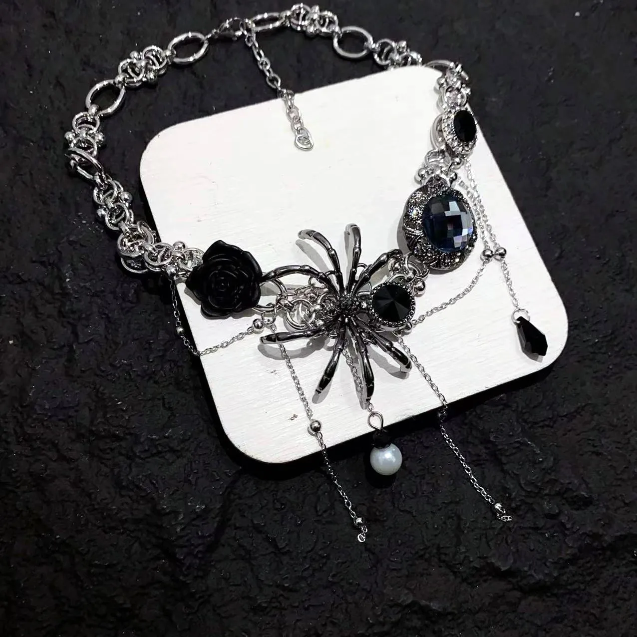 New Fashion Vintage Light Luxury Rhinestone  Spider Tassel Pendant Necklace Collarbone Chain Women's Jewelry