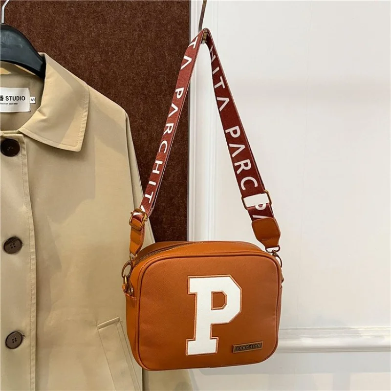 

Premium Leather Messenger Bag For Ladies, Stylish Crossbody-Bag With Shoulder Option, Famous Designer Handbags