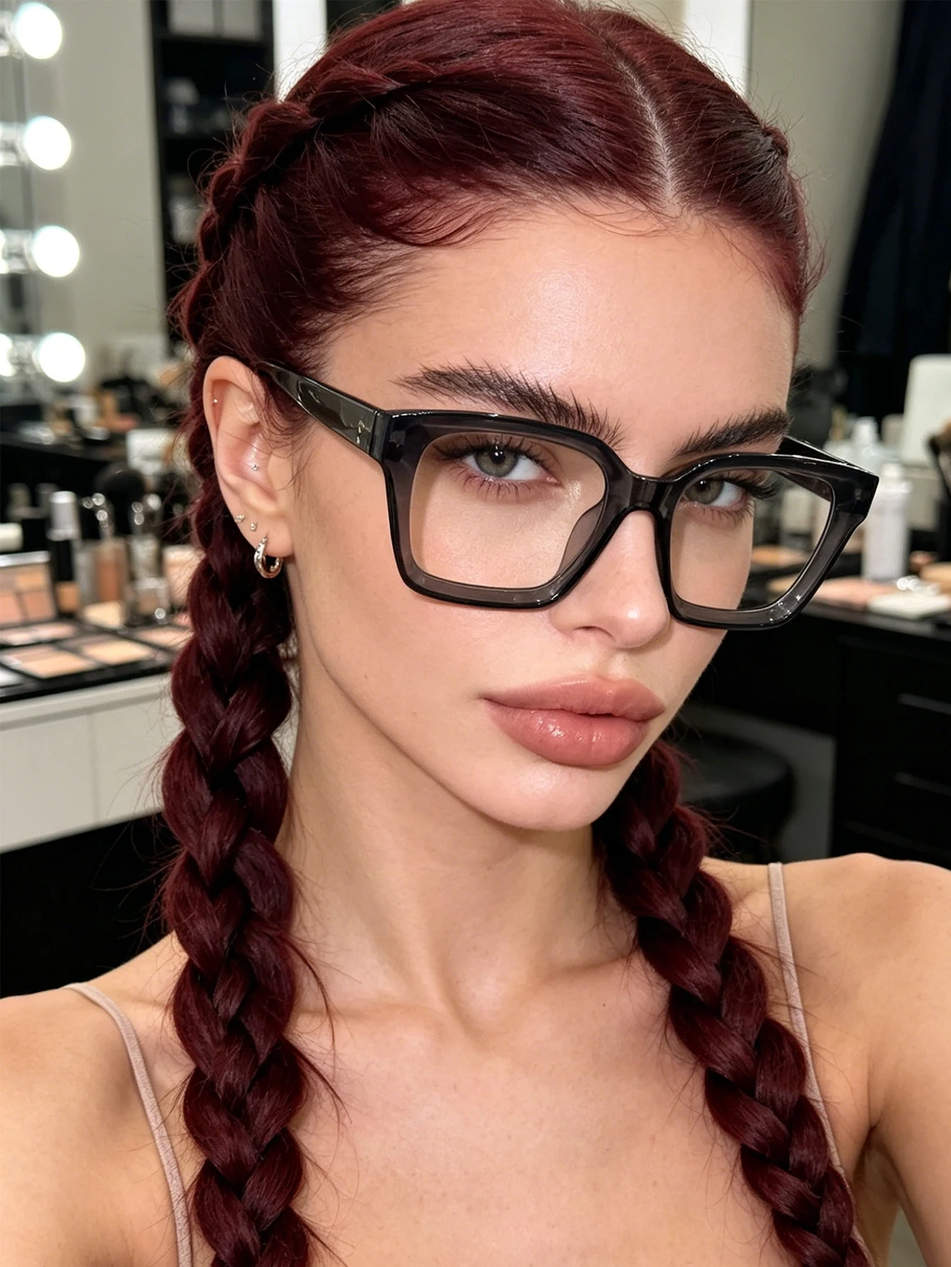 1pc light gray square frame glasses, transparent and foggy tone, commuter makeup all-match single product