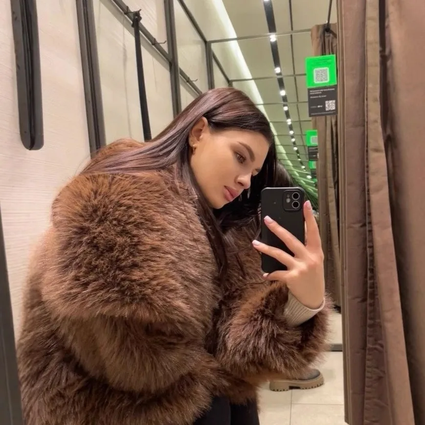 2026 Winter New Fashion Gradient Fluffy Fur Coat Women High Street Luxury Big Fur Collar Faux Fox Fur Jacket Female Overcoats