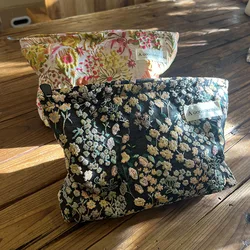 女性のための花の刺繍が施された化粧ポーチ,大きなメイクアップオーガナイザー,韓国のポーチ,かわいい,衛生的な美容ケース