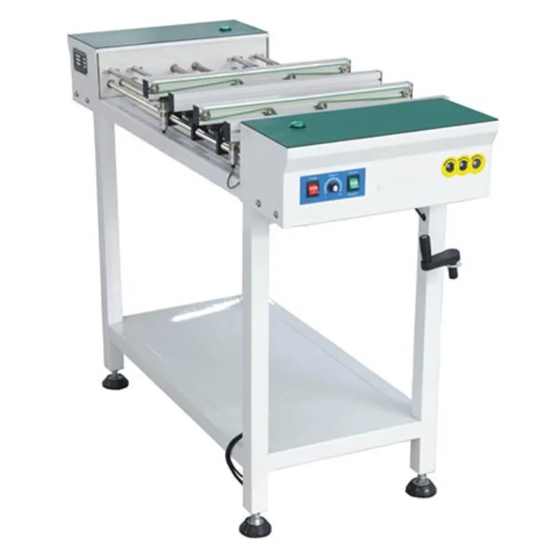 

Конвейер, используемый в производственной линии для подключения двух машин и передачи печатной платы