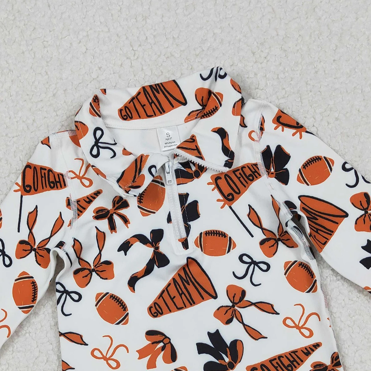 ملابس علوية للفتيات الصغيرات باللون البرتقالي والأسود مع تنورة لليوجا وسروال سفلي لفريق كرة القدم للأطفال والبنات