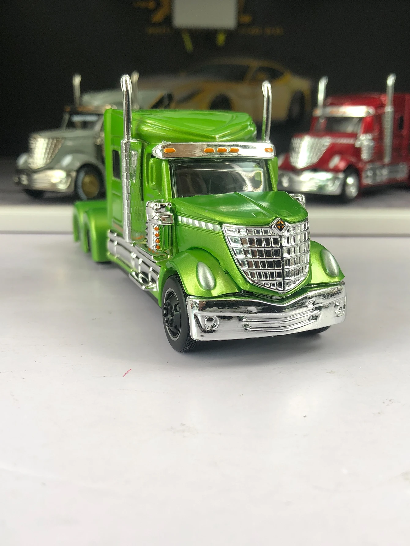 

Модель автомобиля Maisto 1:64 International Lonestar, декоративная отделка из цинкового сплава, коллекционный подарочный автомобиль.