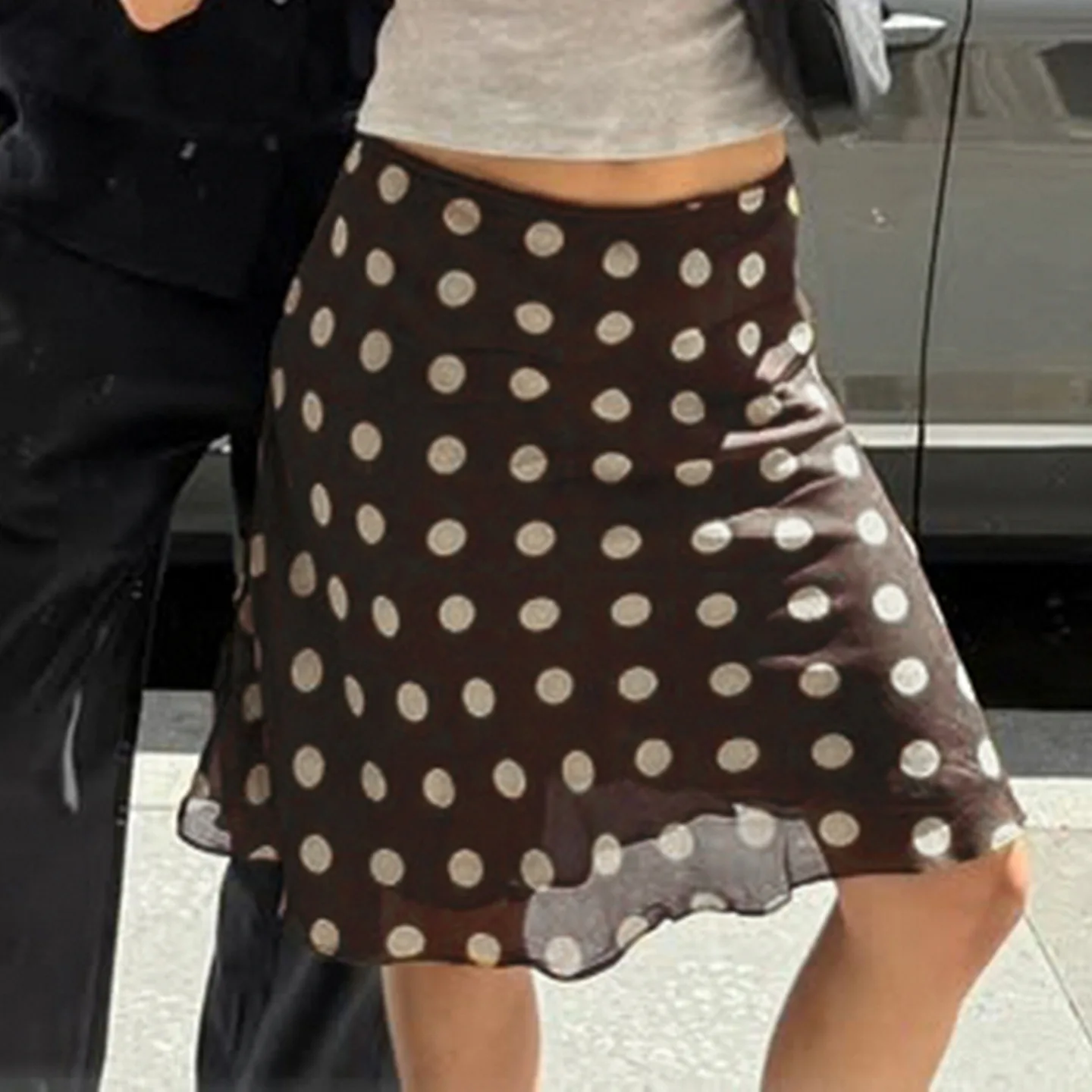 Falda acampanada de cintura baja elegante con temperamento de falda de chica especia con costura de malla estampada de lunares a la moda europea y americana.