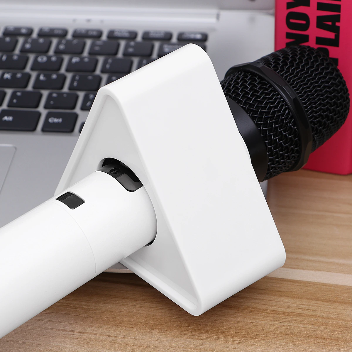 

Portable Triangular Microphone Station Logo White ABS Injection Molded for Professional Interview Mic Flag with Custom PVC