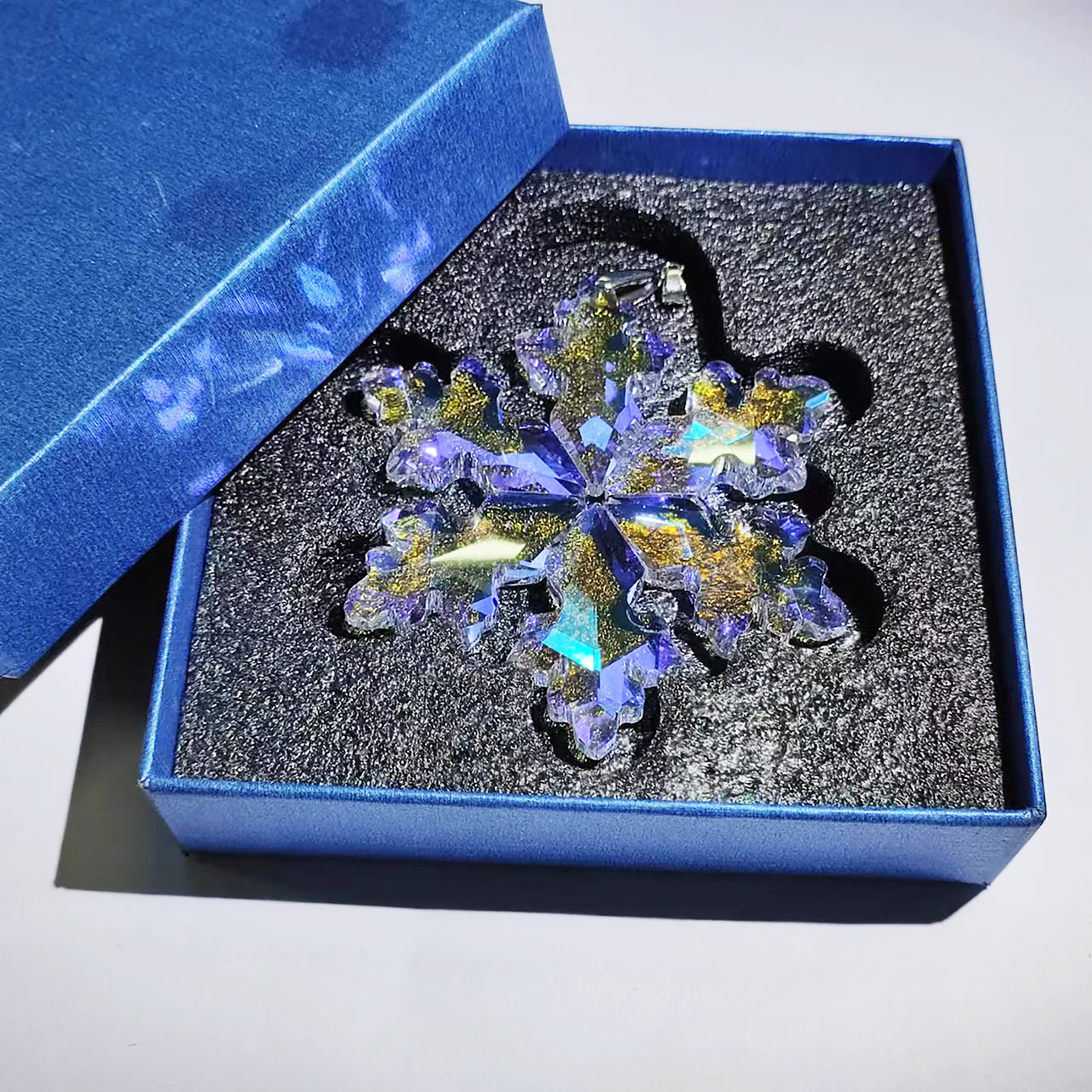 A Crystal Snowflake Pendant 93mm AB Color for 2024 Christmas Decoration High-end Decoration Gift Box Set