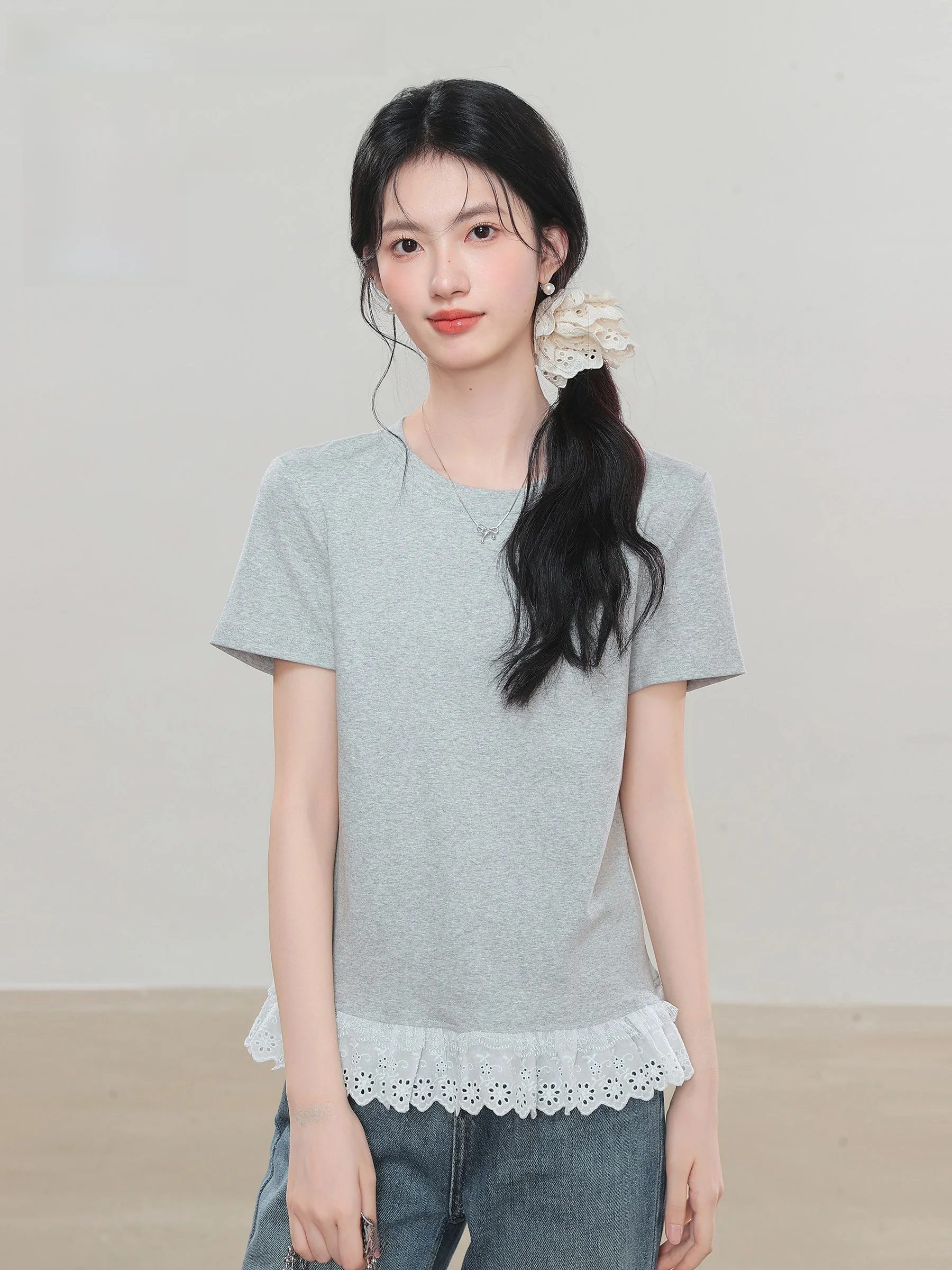 

Новая уникальная женская футболка Lingjiu 2025 с кружевом, коротким рукавом, открытой спиной, красивый укороченный топ с круглым вырезом из смесового хлопка для лета