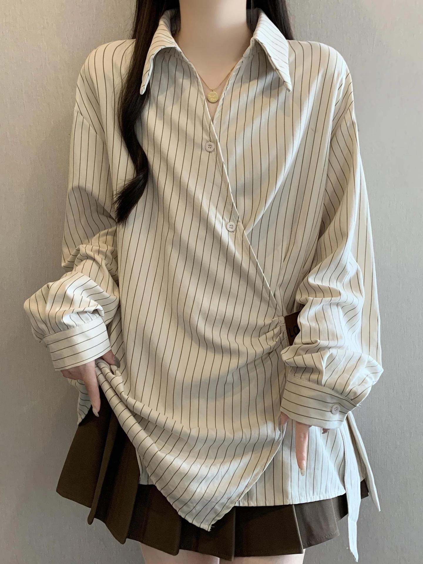 

Женская рубашка в клетку с эффектом похудения, длинными рукавами, асимметричным воротником и завышенной талией, весна-осень, большие размеры, модная