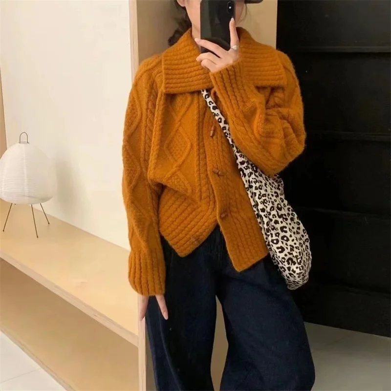 

Short Fashion Autumn Winter High-Quality Women Cardigan Sweater Coats Female Long Sleeve Loose Knitted Sweater Outerwear Ladies