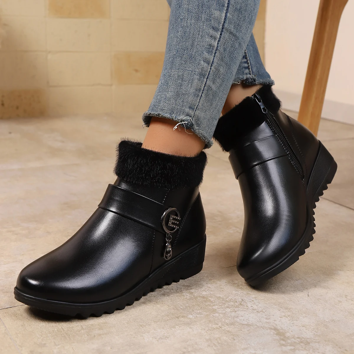 New Winter Warm And Non-Freezing Fleece Short Boots For Middle-Aged And Elderly People With Soft Soles And Anti-Slip Properties