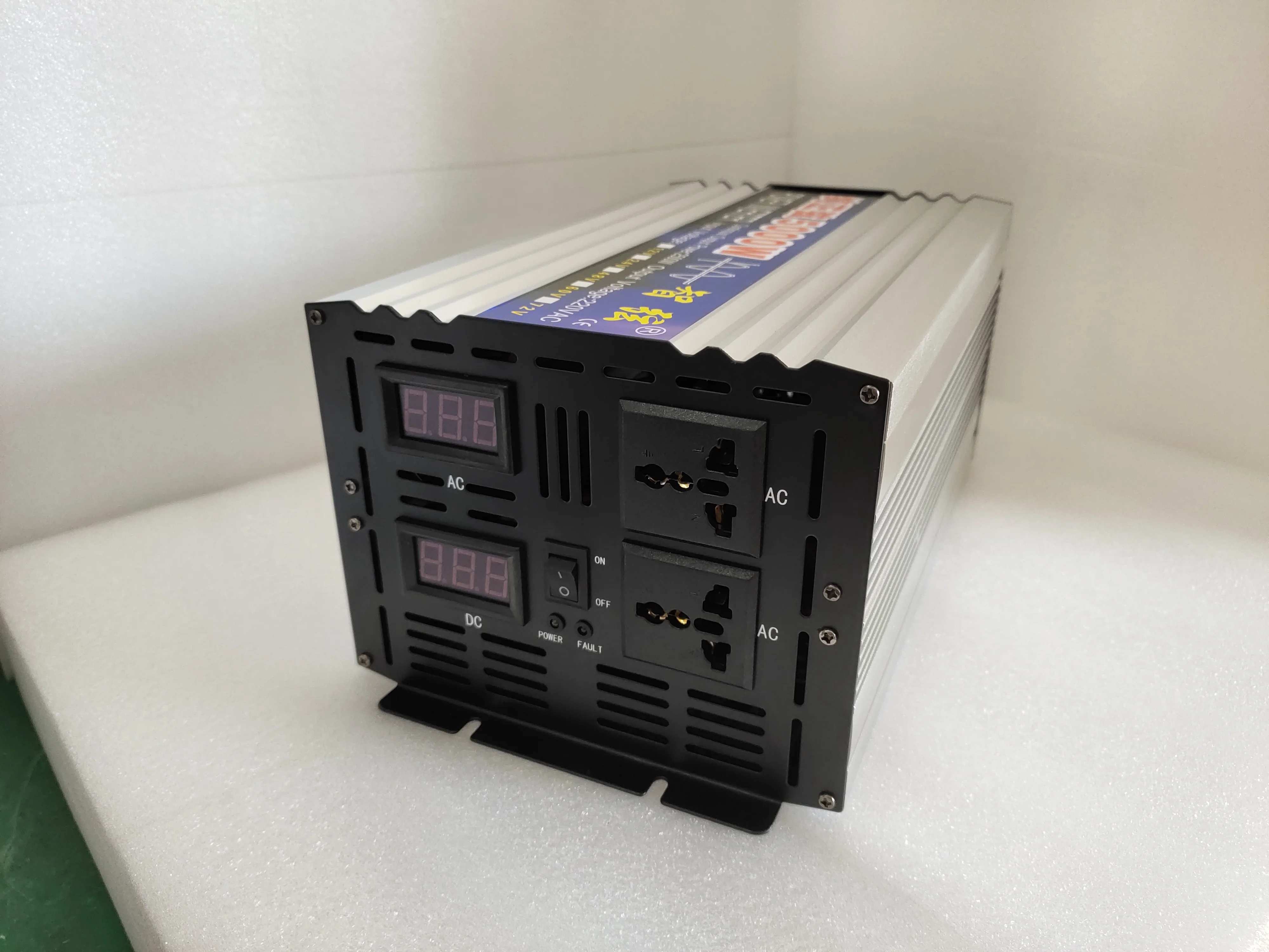 New Pure Sine Wave Inverter 2000W 3000W 4000W Power Solar Car Inverters With LED Display DC 12V 24V To AC 220V Voltage Converter