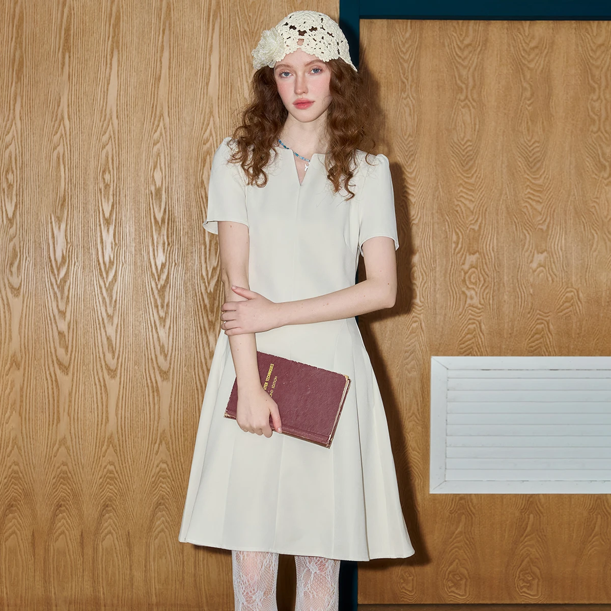 فستان نسائي صيفي موديل 2025 برقبة على شكل حرف v وأكمام قصيرة فستان صيفي بقصة ضيقة فستان يوم غير رسمي جذاب ملابس نهارية مريحة أنيقة