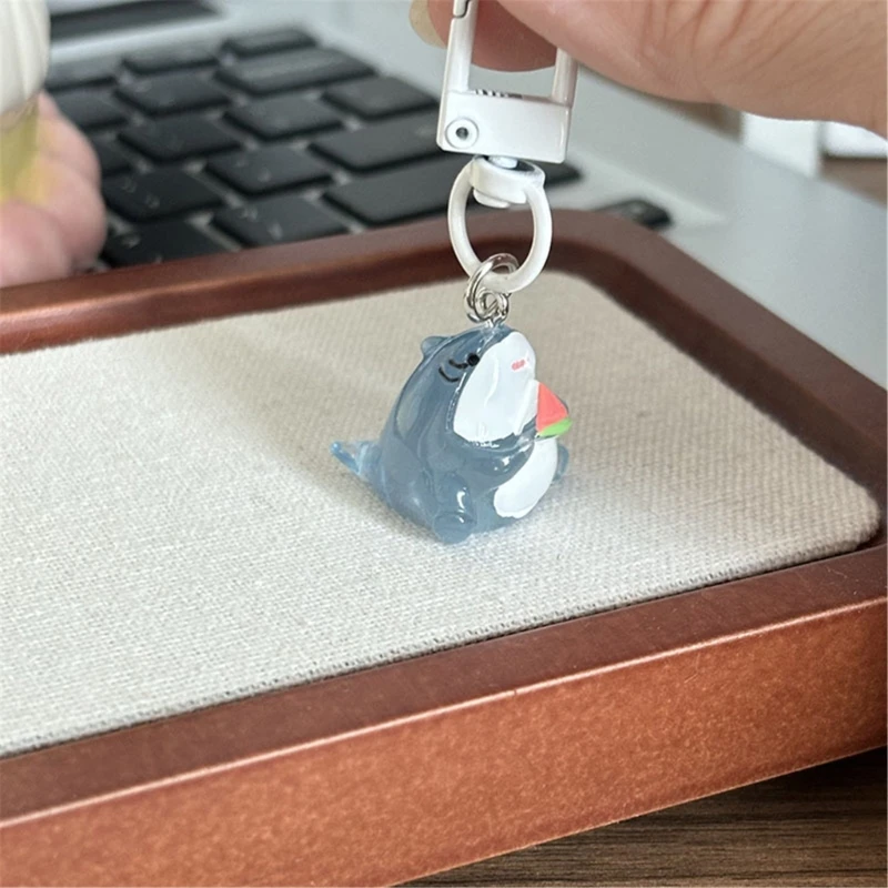 Quirky 3D Shark Keychain Pendant Handy Resin Shark Keyring with Glowing in the Dark Functionality for Car Keys Dropship