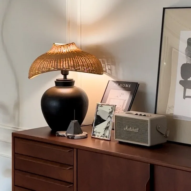 Wabi Silent Wind Retro Rattan Desk Lamp B & B Solid Wood Pottery Pot Ancient Style Decoration Living