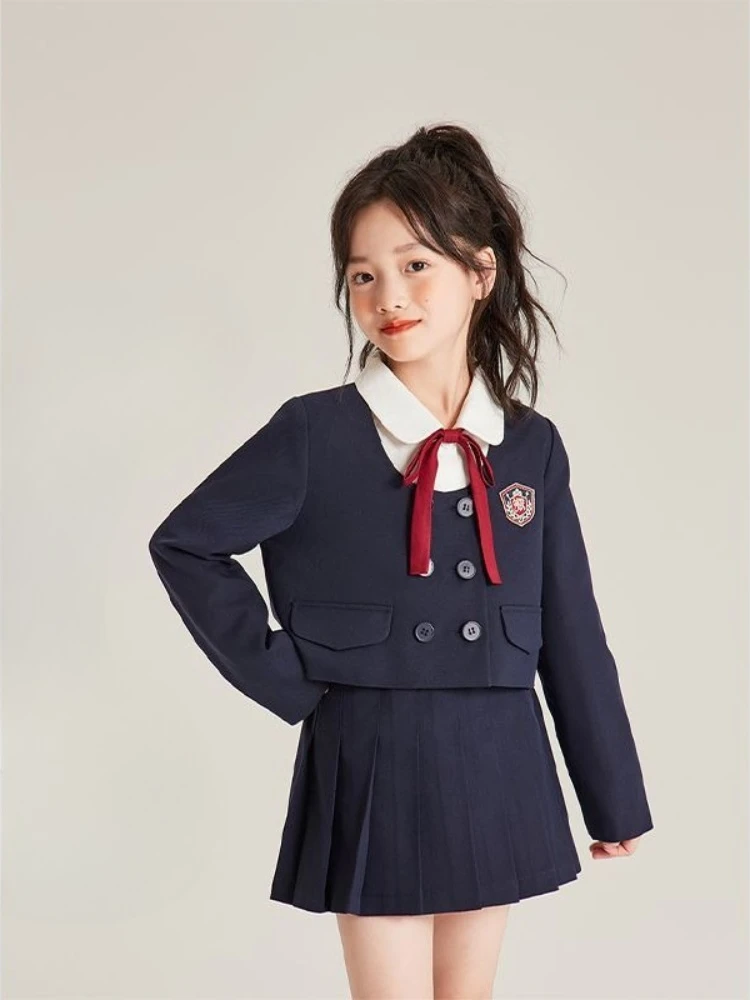 

Комплект одежды для девочек в стиле преппи: вышитый блейзер, плиссированная юбка и рубашка — 3 предмета для школьного образа для маленьких девочек. ​