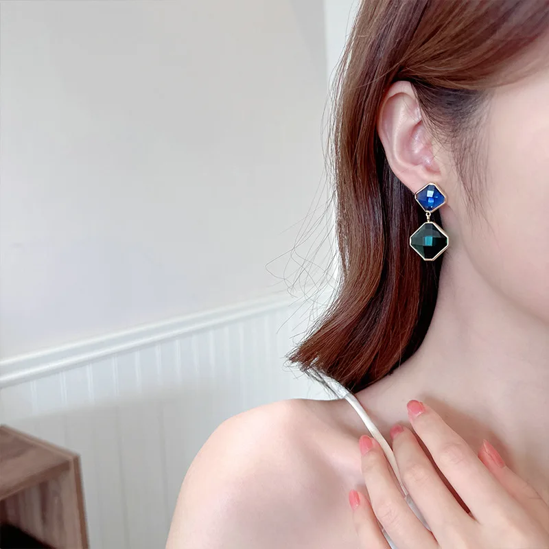 

Fashionable and textured earrings, elegant and versatile, high-end earrings, and trendy geometric stud earrings