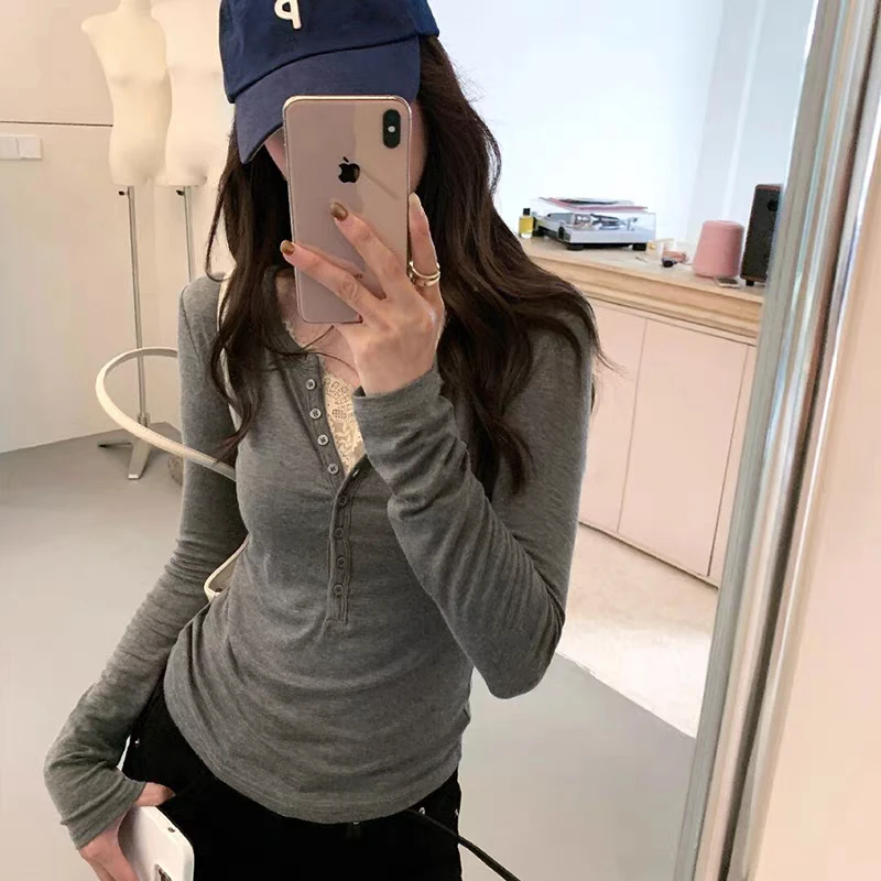 Autumn New Style Lace Splicing V-neck Long Sleeve T-shirt Women's Beige Button Design Sense Top French Style Universal Fit Wa...
