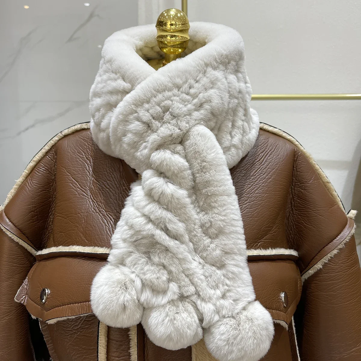 Echter Rex-Kaninchenfell-Schal für Damen, Winter, dick, warm, gestrickter Schal, doppelseitig, weicher Nackenwärmer, niedlicher Pompon-Kragen-Wickel. – Detail 8