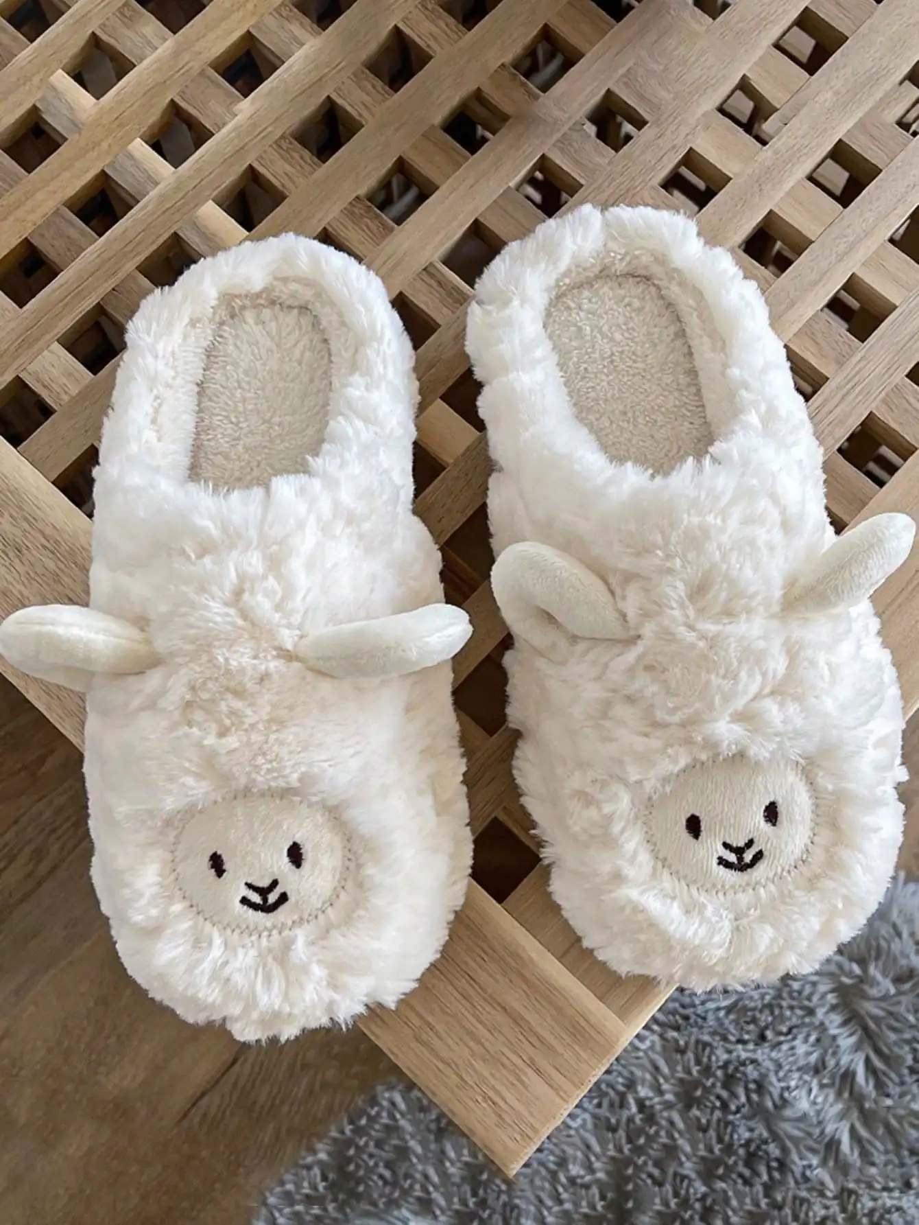 

New winter women's home slippers, cute cartoon little sheep, semi-enclosed indoor comfortable and casual slippers, women's shoes