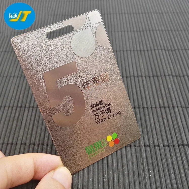 

Производство рабочих карточек из нержавеющей стали, производство металлических карточек с полым ремешком и плоским отверстием, матовая визитная карточка с гальваническим покрытием