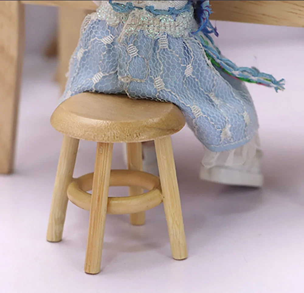 1/12 Accessori in miniatura per casa delle bambole Mini sgabello in legno Simulazione Mobili Sedia Modello giocattolo per la decorazione della casa delle bambole ob11