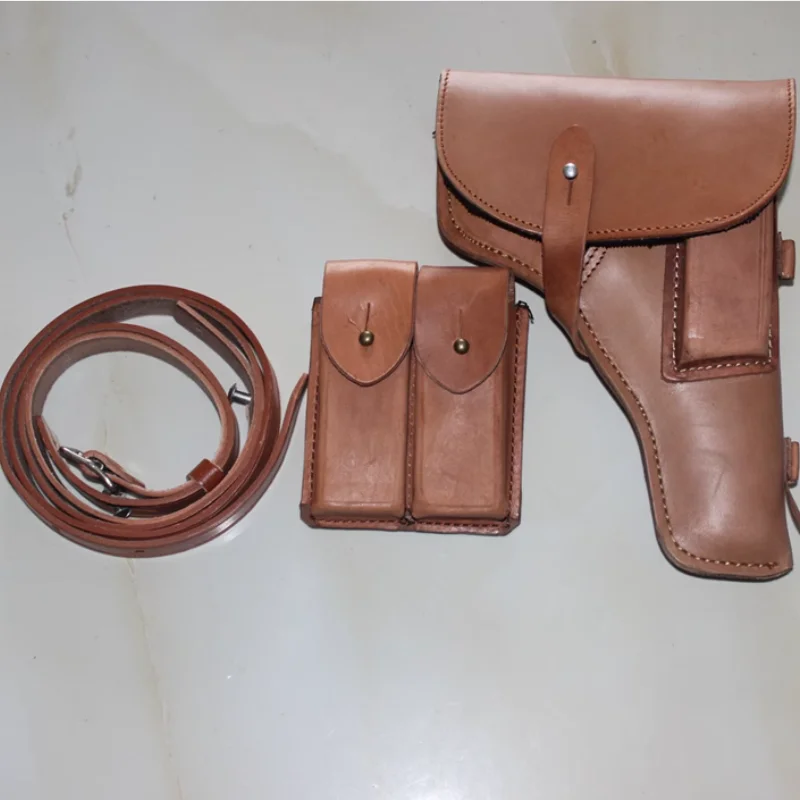 

Кобура для пистолета из воловьей кожи типа 54 и набор журналов для выступления на сцене