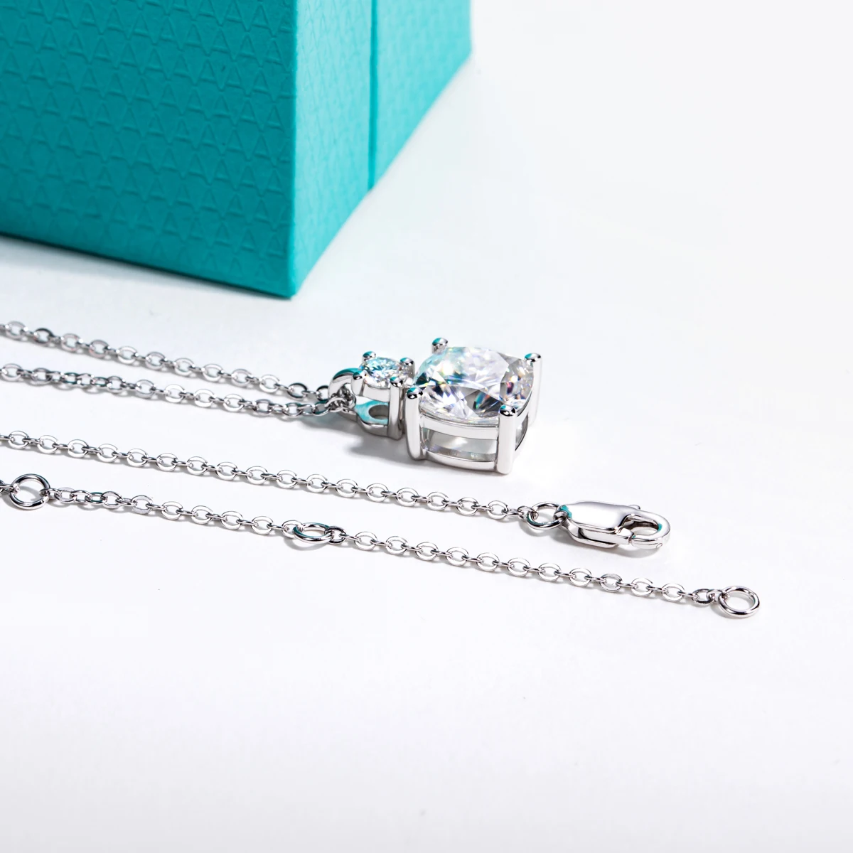 AnuJewel 2ct/2.5ct Cushion Cut Moissanite Pendant Classic Necklace 925 Sterling Silver for Women Fine Jewelry Gifts Wholesale