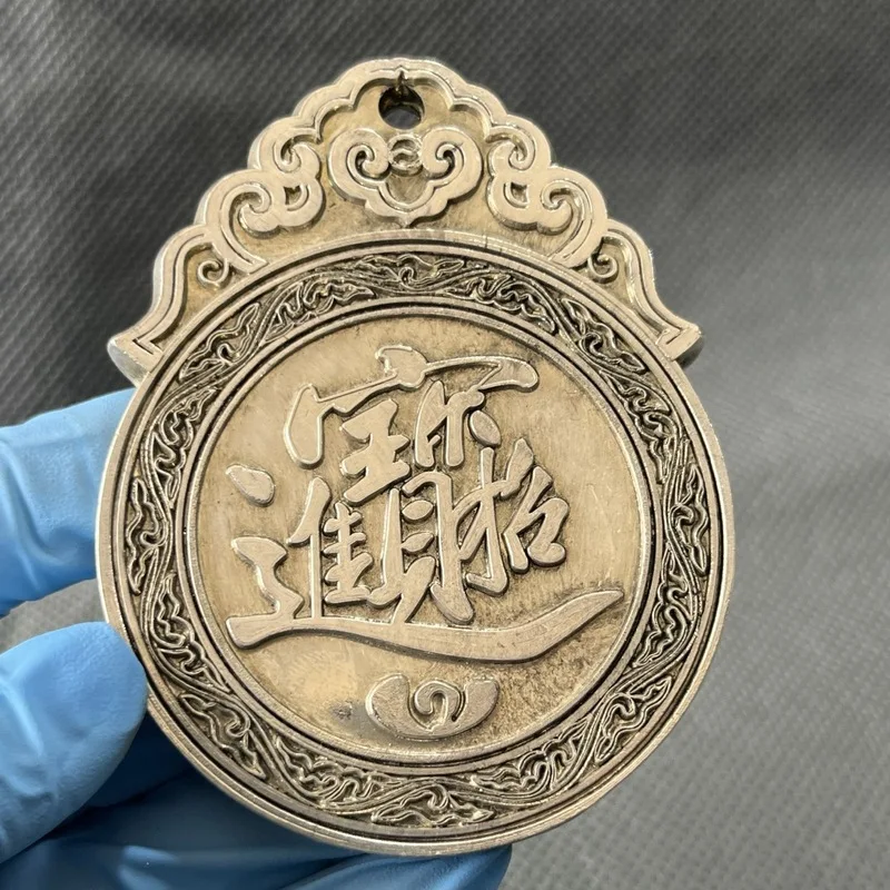 Silver-plated fortune-attracting gold 0kg amulet waist badge craft item home decoration and film props