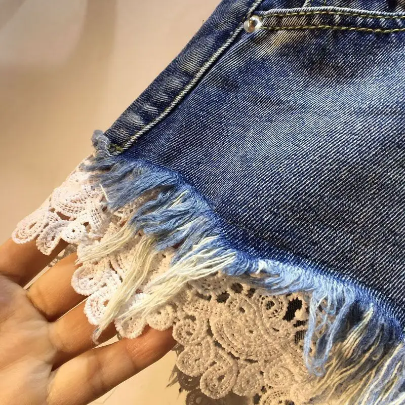 2026 Summer New Splicing Hook Lace High Waist Burr Denim Shorts Hot Pants Women