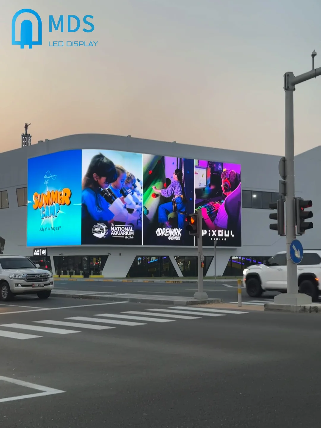 MDS L1 Outdoor LED Display Screen P2.976 P3.19 P4.81 P6.25 ,P7.81 Waterproof Advertising Billboard High Brightness High Contrast