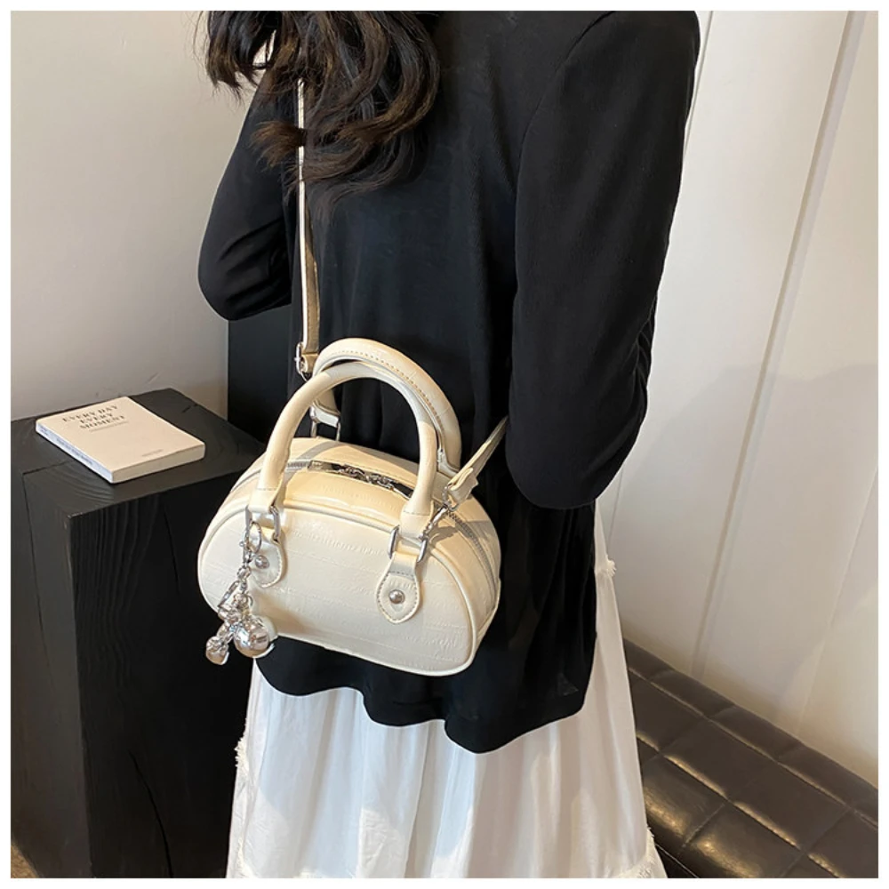 Exquisite Premium Texture Shoulder Bag Fashion Popular Handheld Bag For Women Simple Daily Commuting Versatile Crossbody Bag
