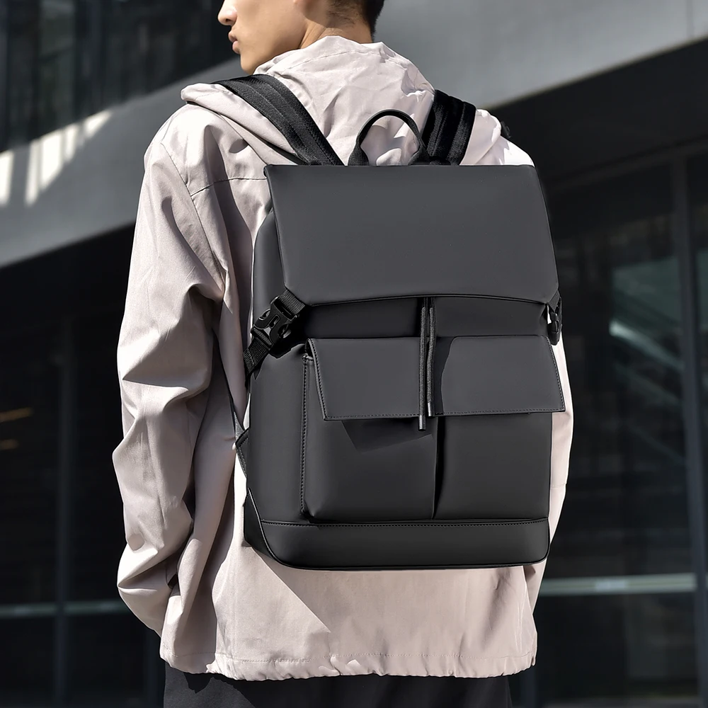 보라색 퀼팅 디테일이 있는 남성용 블랙 트렌디 백팩, 스트리트웨어 및 도시 모험에 적합, 넓고 스타일리시함