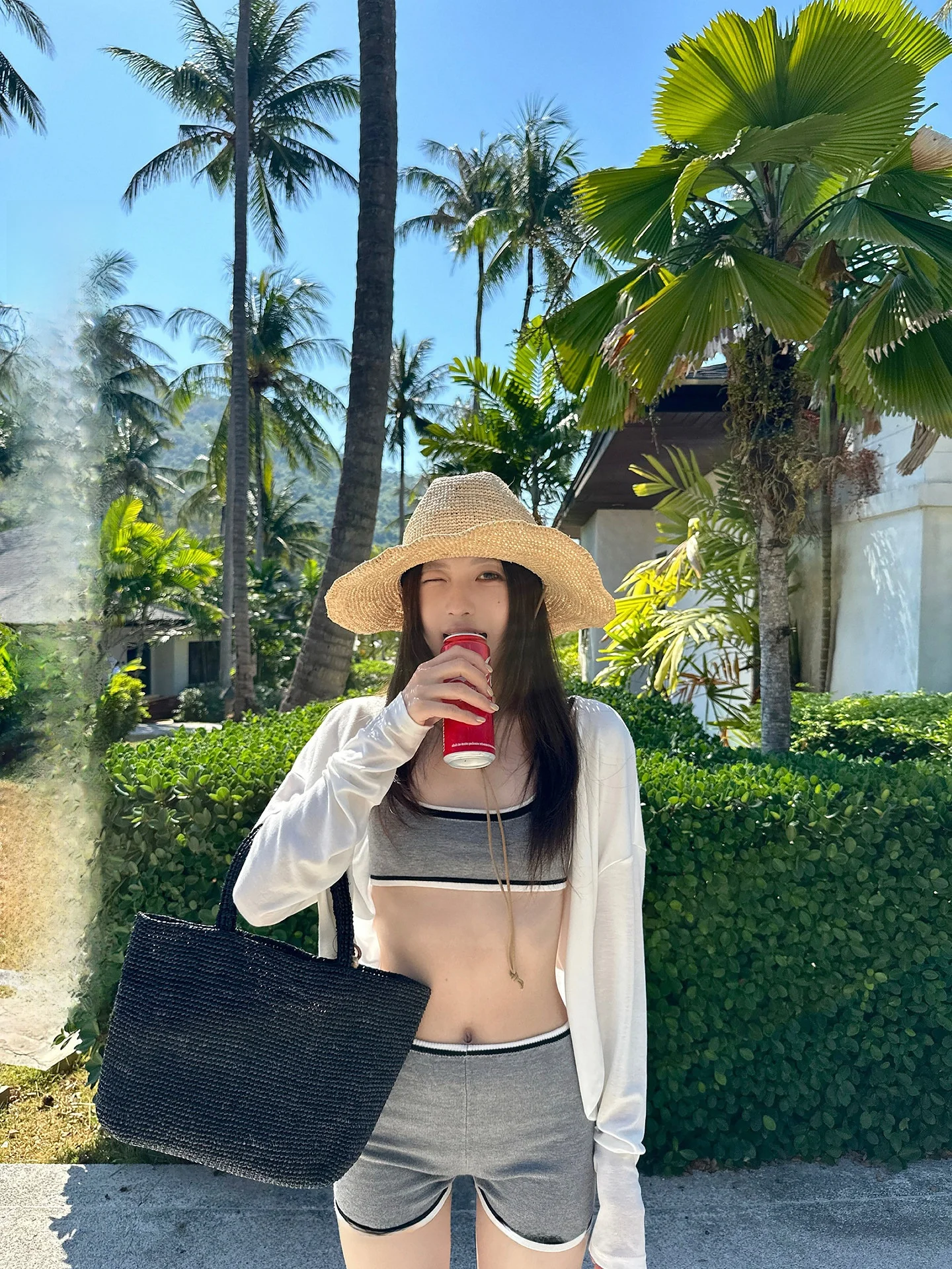 

Комплект NingSi: укороченный топ с U-образным вырезом и шорты с низкой талией, вязаный, повседневный, дышащий, H-образный крой, для женщин, весенний сезон