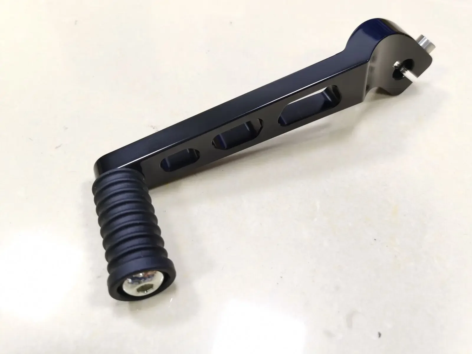 Black Left Shifter Lever Arm Foot Pedal Peg Motorcycle For Harley Softail FXSTC FXST FXSTD Dyna Street Bob FXDB Wide Glide FXDWG