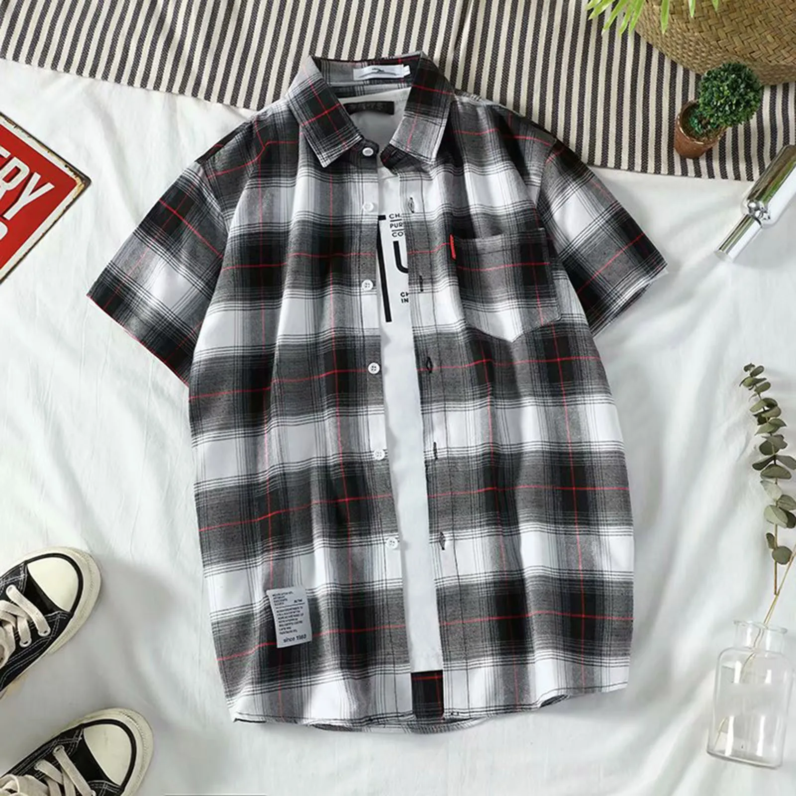 

Men's Plaid Shirt Summer Fashion Trend Chest Pocket Checked Shirt Soft Comfortable Casual Button Short Sleeve Shirt Streetwear