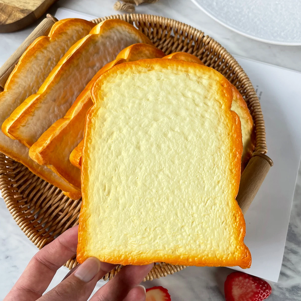Realistische PU-Toastscheibe, gefälschtes Brotmodell für die Fotografie, Lebensmitteldisplay, Miniatur-Requisite, Party-Dekoration, Puppenhaus-Zubehör – Detail 2