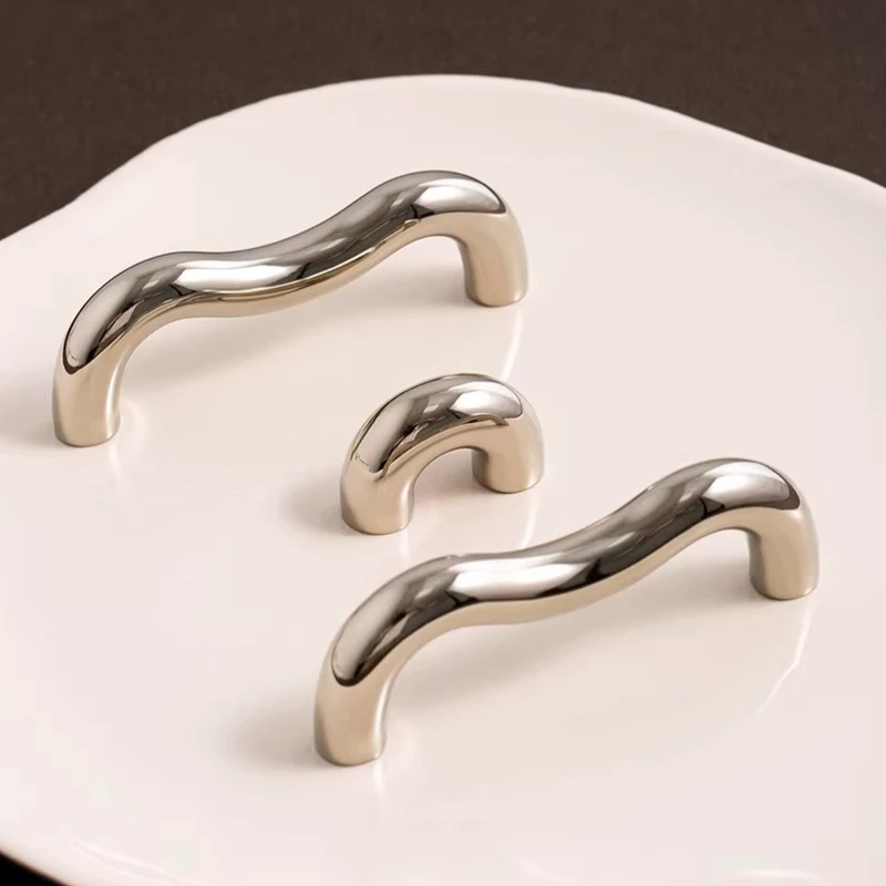 Europäischer Minimalistischer Messing-Möbelgriff Schubladengriff Schlafzimmer-Kommode Nachttischgriff Glänzender Nickel-Türgriff