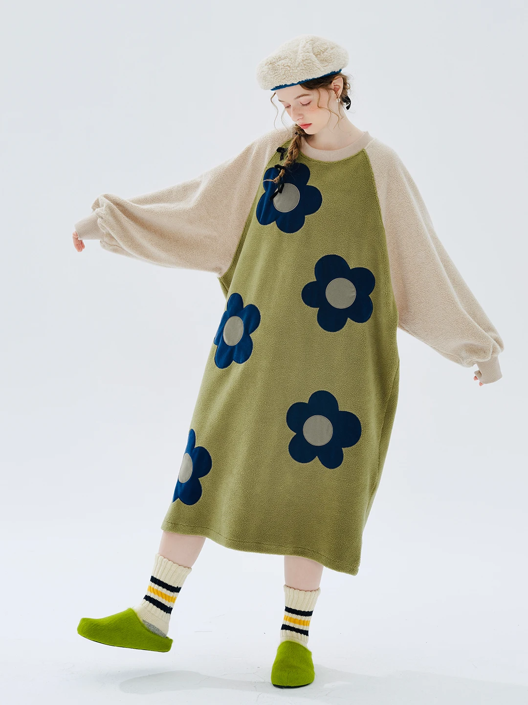 IMAKOKONI original design Autumn and winter long sleeve warm with fleece flower decal loose casual patchwork dress 234338