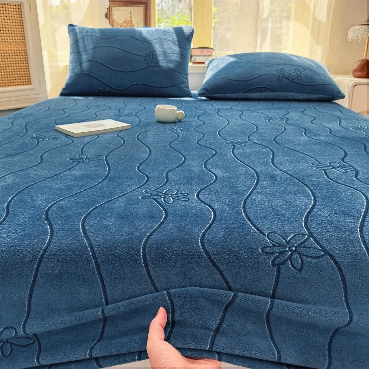 Cozy Faux Cashmere Printed Fitted Sheet 360 Degree Full Surrounded Warm Non Slip Bed Cover  Mattress Protection