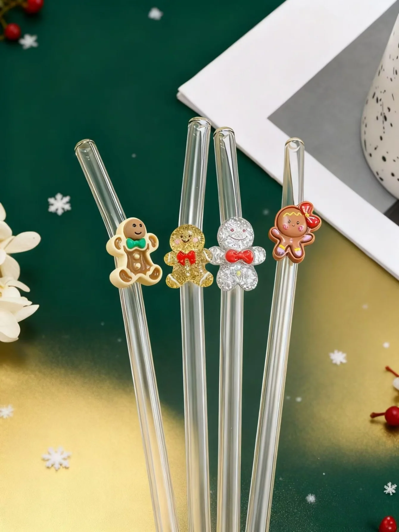 1PC/4PCS Sparkle Gingerbread Glass Straw， Ideal adult Christmas gift.Festive reusable for iced drinks & boba.