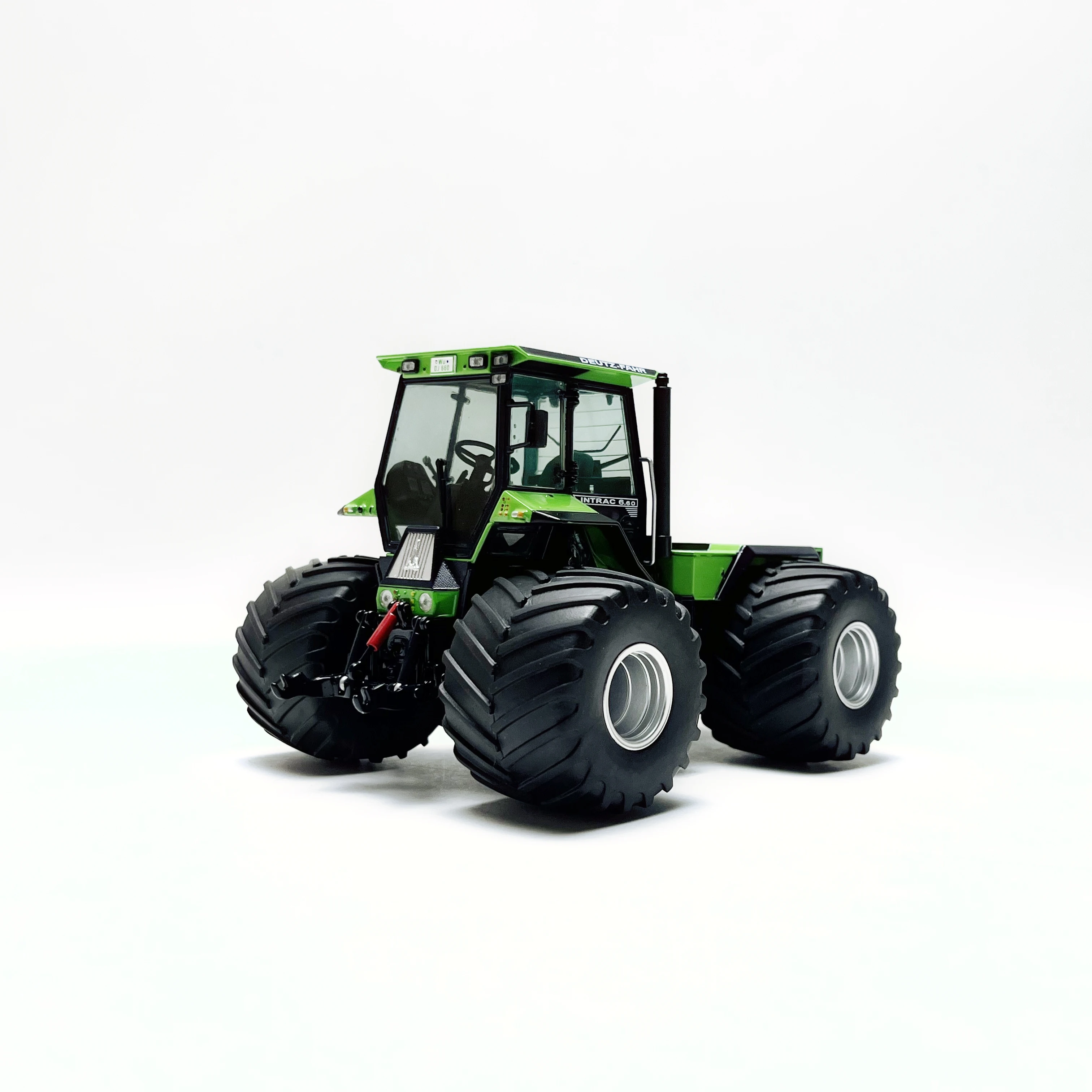 

Schuco 1/32 Deutz-fahr Intrac 6.60 Alloy Tractor Model