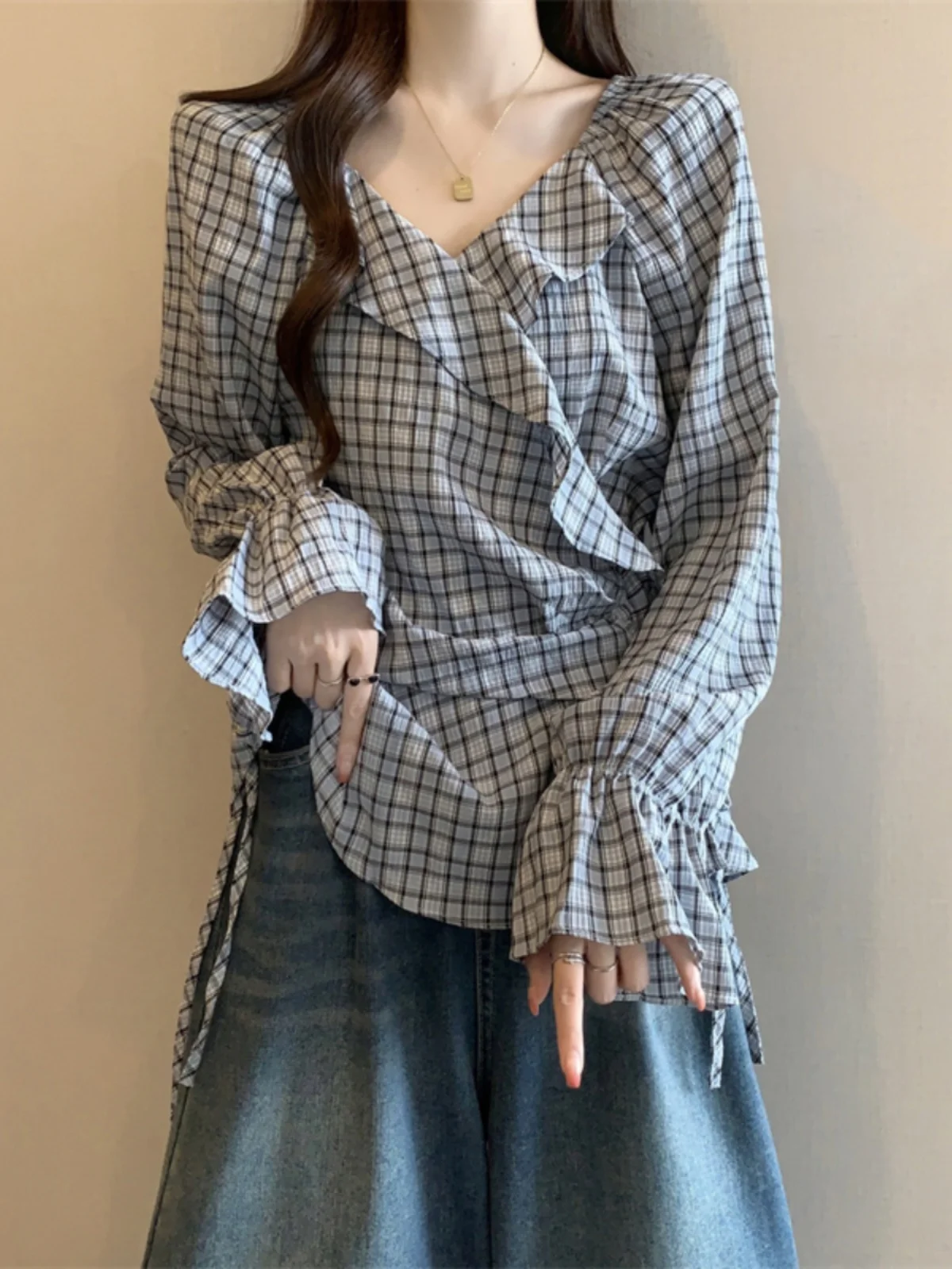 Women's Plaid Long Sleeve Shirt V-Neck Bell Sleeve Drawstring Loose Fit Korean Style Commute Fashion Autumn Winter Top