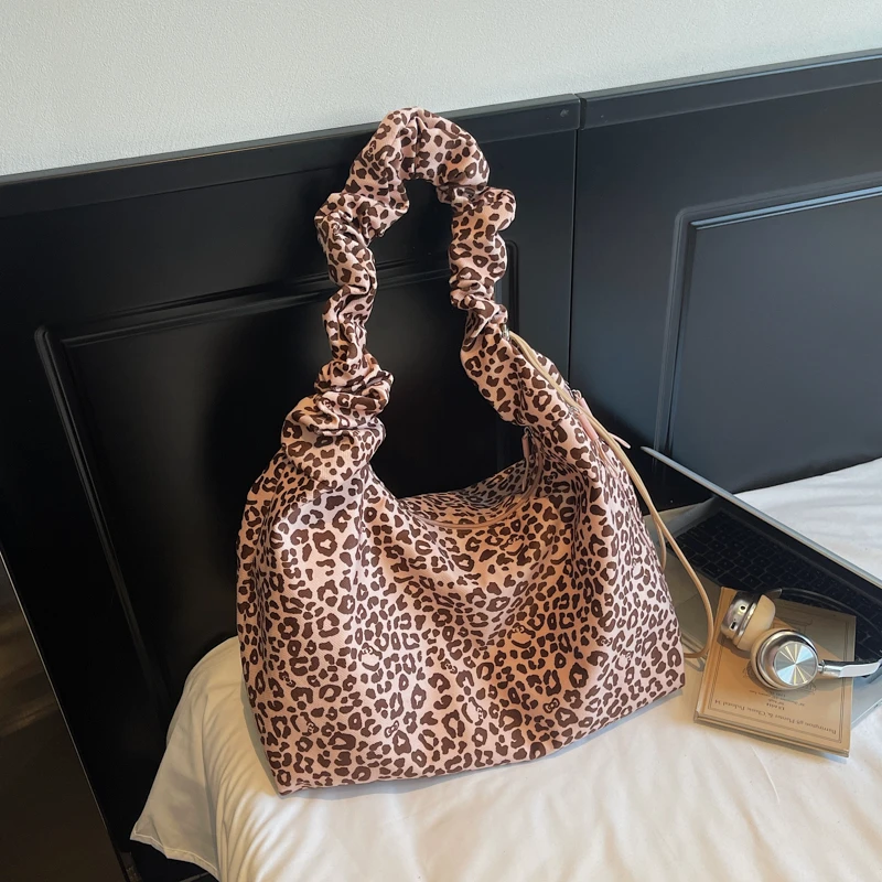

2025 повседневные модные леопардовые популярные модные сумки на плечо большой вместимости, высокое качество, популярные индивидуальные сумки через плечо для женщин