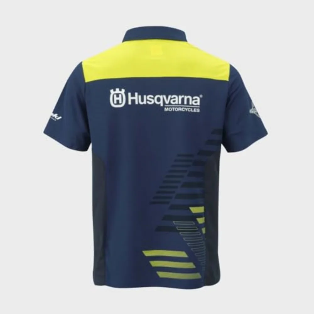 

Реплика поло-футболки Husqvarna Team - темно-синяя с желтыми вставками, идеально подходит для любителей мотокросса и коллекций для внедорожных гонок.