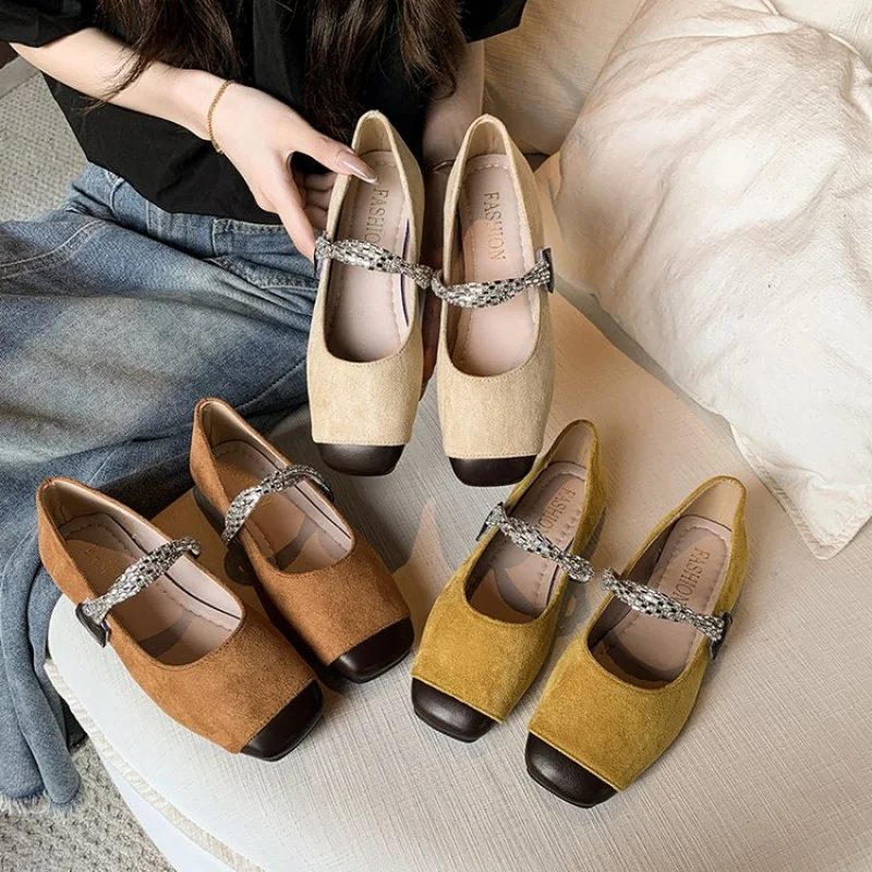 

Новые женские туфли Мэри Джейн во французском стиле на осень 2025 года, с массивным квадратным каблуком, удобные для повседневной носки, нежные элегантные туфли-лодочки с низким вырезом