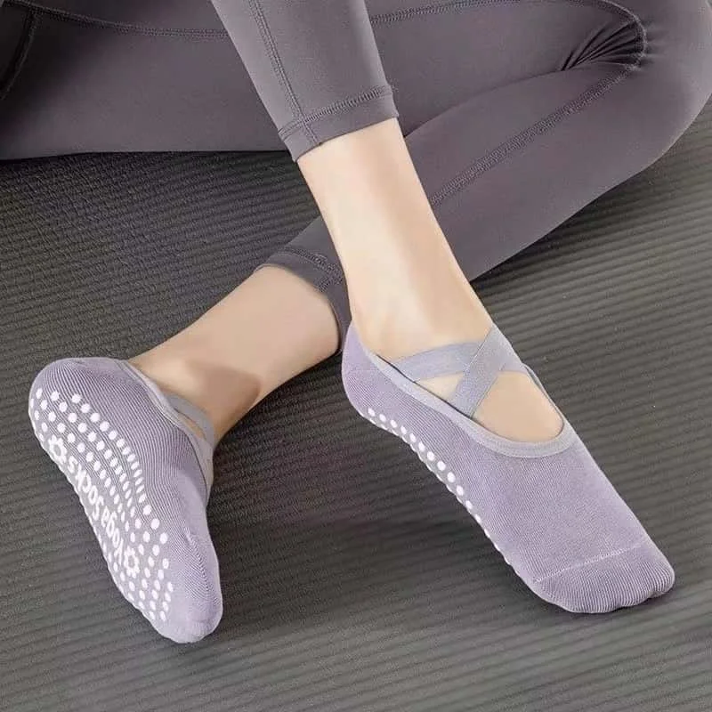 Random Set of 4 Pairs of Yoga Socks for Women, Non-Slip, Special Socks for Yoga Beginners, Spring and Summer Indoor Fitness Sports Socks